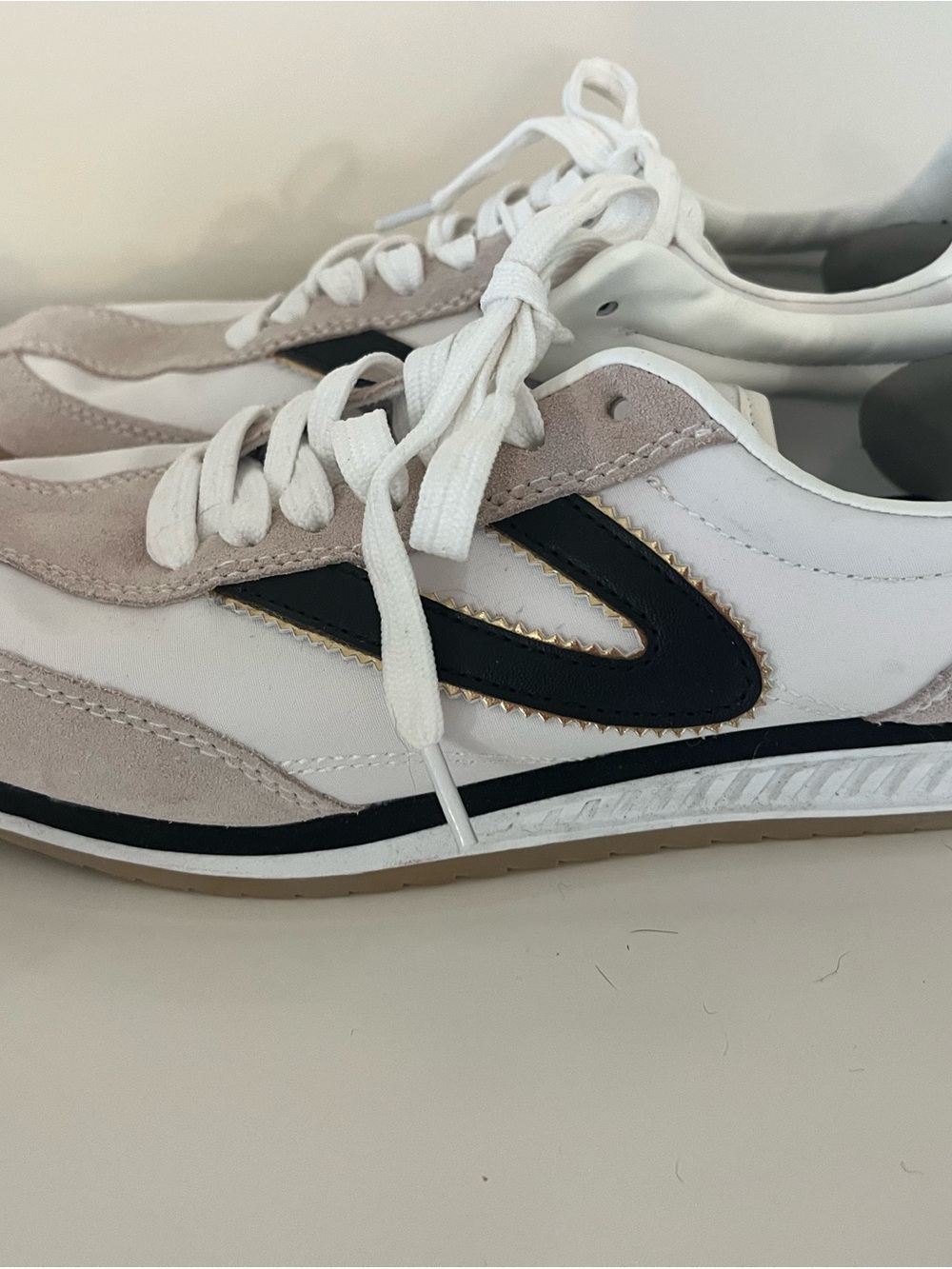 Tretorn White, Beige Navy Gold Retro Lace-Up Sneakers 6.5
